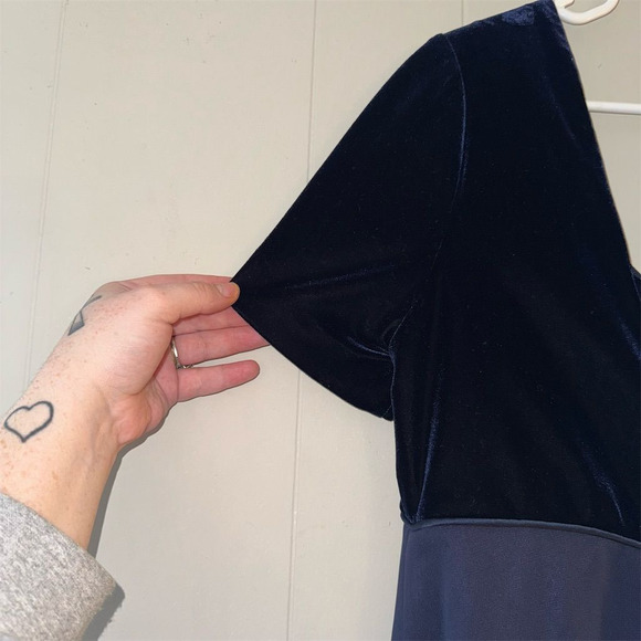 Michaelangelo Women's M Navy Blue Velvet Bodice Long Gown Formal Dress - Picture 7 of 7